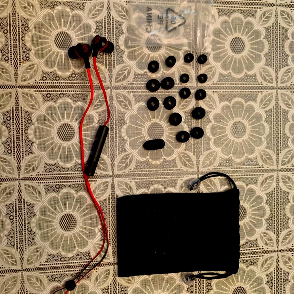 Bluetooth earbuds